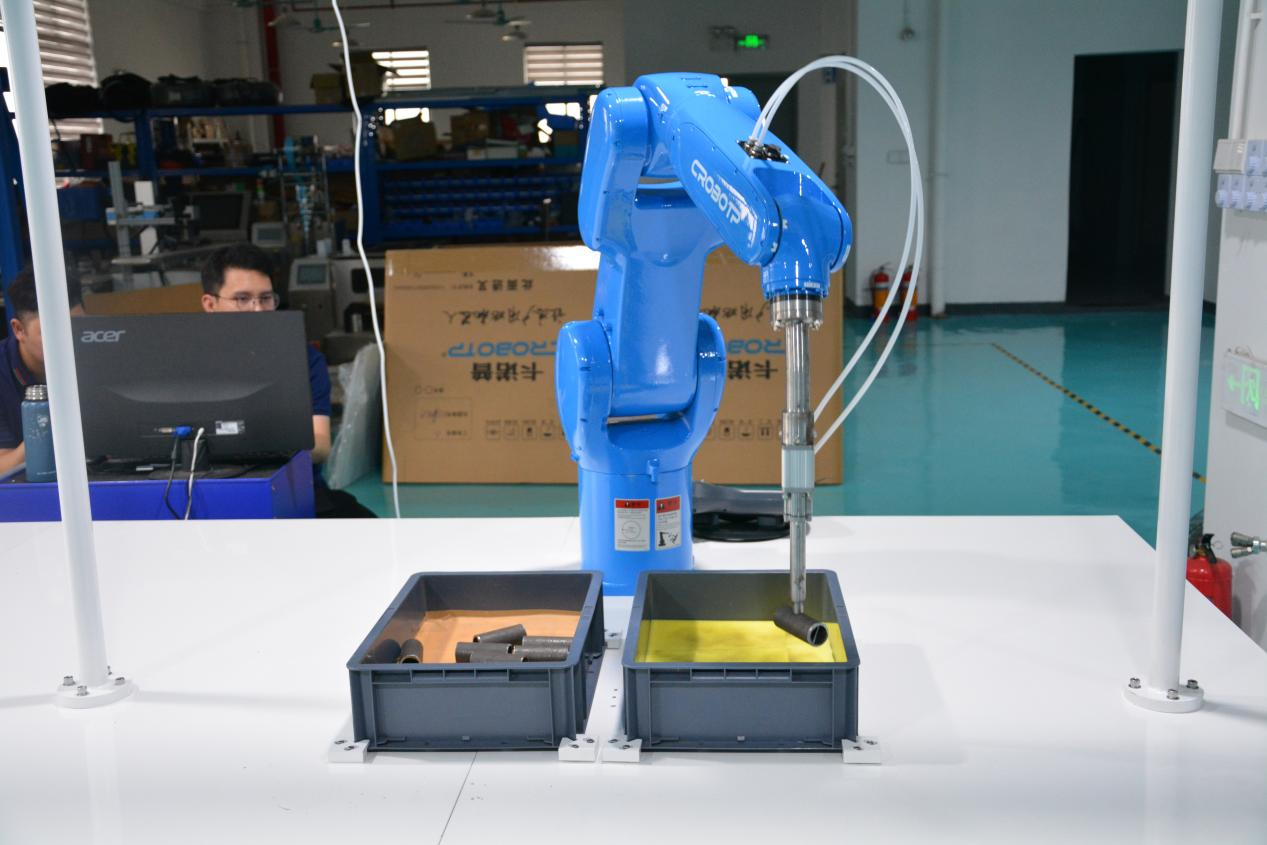 La tecnologia della visione 3D guida la trasformazione intelligente delle linee di produzione hardware: una nuova era di caricamento e scarico efficiente