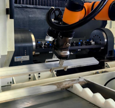 Caso | Fuwei Intelligent Composite Robot CNC Caricamento e scarico flessibili