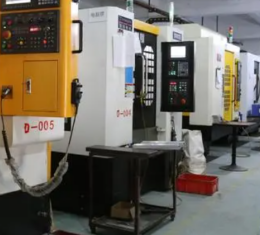 Robot compositi guidano la nuova era di CNC Workshop Automation Upgrade