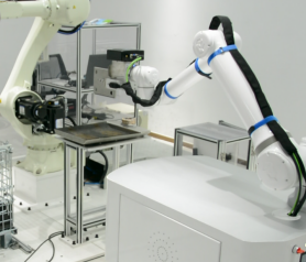 Fuwei Intelligent Composite Robot guida l'innovazione dell'automazione del caricamento e dello scarico in alluminio CNC
