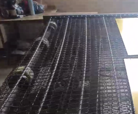 Il robot composito intelligente Fuwei aiuta a spazzolare, asciugare, caricare e scaricare la soluzione in alluminio