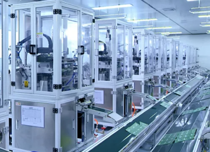 AGV CAR mostra la sua magia nell'officina senza polvere, la logistica intelligente aiuta a migliorare l'efficienza della produzione del pavimento!
