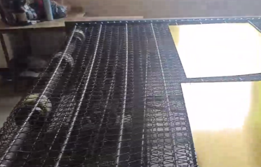 Soluzione di scarico per la spazzolatura dell'olio e l'essiccazione di pannelli in lega di alluminio basati sulla tecnologia della visione 3D